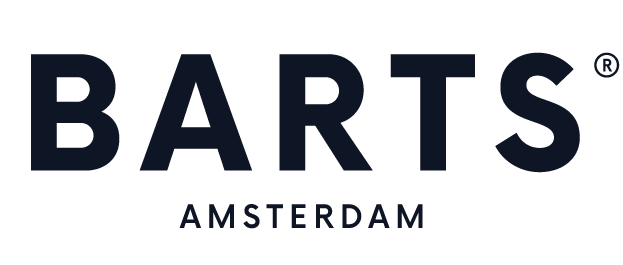 BARTS Amsterdam Logo in fetten schwarzen Buchstaben auf einem hellen, vom Ötztal inspirierten Hintergrund.