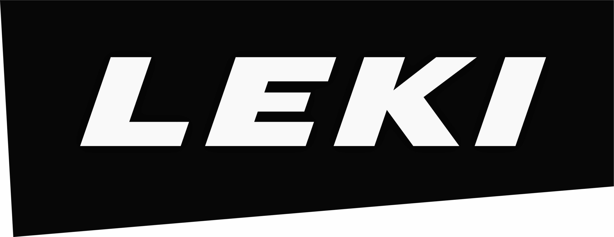 Weißer, fetter LEKI-Text auf schwarzem Hintergrund mit schrägem unteren Rand, inspiriert vom Ötztal.