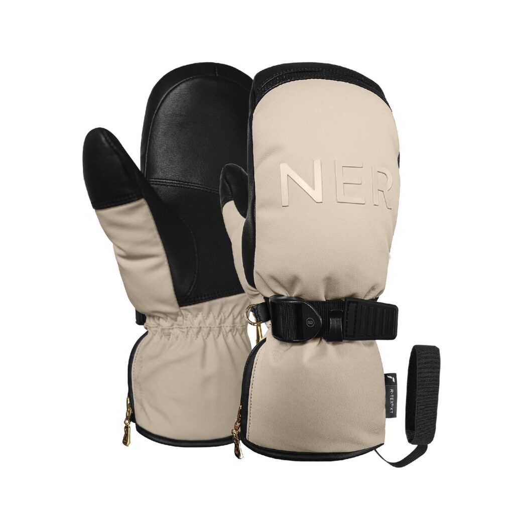 Ein Paar beige-schwarze Ötztaler Fäustlinge mit verstellbaren Riemen und der Aufschrift "NER" auf dem einen.