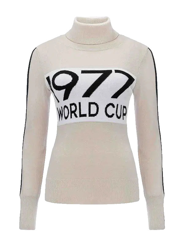 Beigefarbener Rollkragenpullover mit WORLD CUP 1971 und Ötztal in schwarzer Schrift auf der Brust.