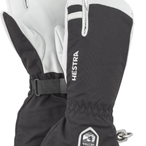 Ein Paar schwarz-weiße Hestra Drei-Finger-Handschuhe für den Winter oder zum Skifahren.